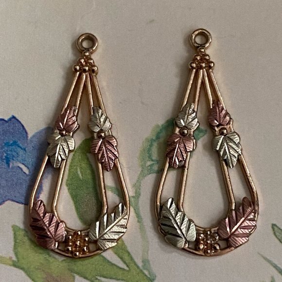 Beautiful Vintage Solid 10KG Tricolor Black Hills Leaf Teardrop Earrings Jacket!